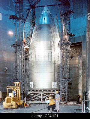 Installé dans le carénage de Skylab NASA Lewis Research Center (maintenant connu sous le nom de Glenn Research Center) Plum Brook Station, de l'espace installation électrique. Le carénage protège la partie supérieure de la station spatiale Skylab, y compris ses baies d'énergie solaire. Quand il a été construit, le pouvoir de l'espace mondial (SPF) a été la plus grande chambre à vide. Il se trouve plus de 122 pieds de haut, 100 pieds de diamètre et fournit un environnement sous vide pour l'étude de la propulsion spatiale. Commandé à l'origine pour les études de propulsion électrique, le SPF a été remis en service pour l'utilisation actuelle et future de l'ong Banque D'Images