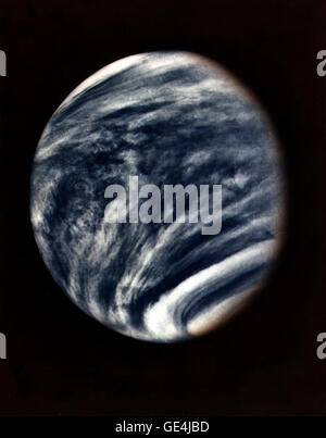 Cette image intitulée 'venus 7544560662 o' est une interprétation artistique de la déesse romaine Vénus, probablement créée dans un style classique ou néoclassique. La peinture représente la beauté de la déesse et son rôle symbolique dans la mythologie. Banque D'Images