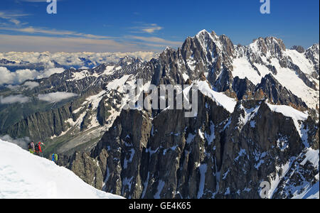 Les alpinistes Alpes montagnes près de Aiguille du Midi, France, Europe Banque D'Images