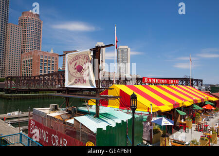 BOSTON, Massachusetts, USA - JUILLET 15,2016 : le célèbre restaurant Barking Crab.Situé à Boston et Newport, le Barking Crab a Banque D'Images