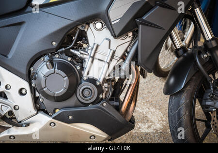 Moteur de moto,détail de moto moderne moteur noir et argent. Banque D'Images