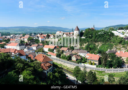 Krems an der Donau : vue sur la vallée de Krems à la vieille ville avec des murs et de la tour poudrière, l'Autriche, Niederösterreich, Banque D'Images