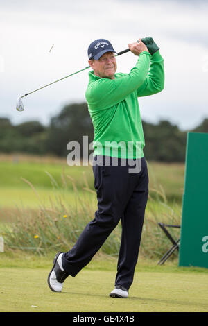 USA's Tom Watson tees au 3ème orifice pendant la troisième journée du Championnat senior 2016 à Carnoustie Golf Links. Banque D'Images