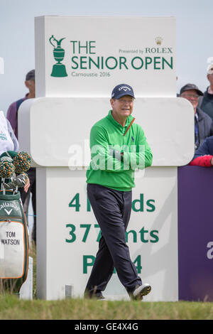 USA's Tom Watson tees off à la 4e orifice pendant la troisième journée du Championnat senior 2016 à Carnoustie Golf Links. Banque D'Images