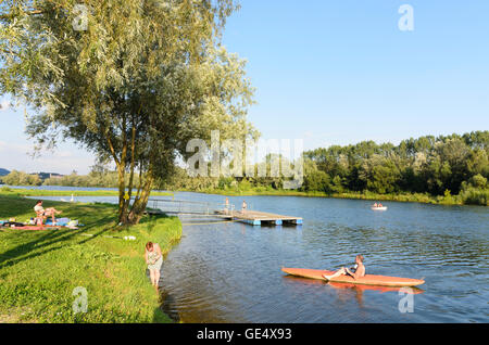 Weitenegg : Oxbow du Danube en Weitenegg pagayeurs et avec une vue sur l''Abbaye de Melk, Autriche, Niederösterreich, Autriche, D Banque D'Images