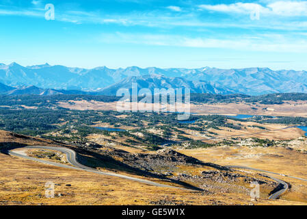 Vue sur Forêt nationale de Shoshone dans les montagnes de Beartooth, dans le Montana et le Wyoming Banque D'Images