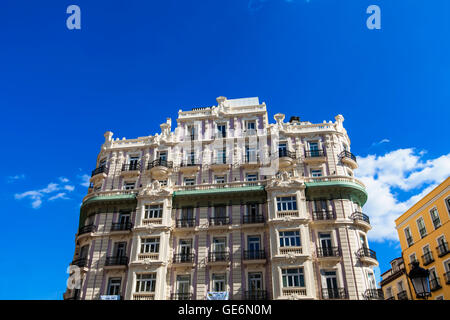 MADRID, ESPAGNE- 16 MARS 2016 : Gran Vía est une rue commerçante et haut de gamme situé dans le centre de Madrid. Rue est connu sous le nom de t Banque D'Images