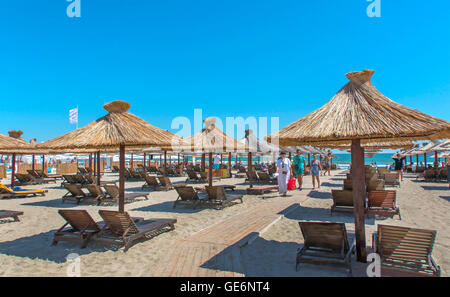 Loisirs d'été sur la côte de la mer Noire, à Mamaia beach resort, en Roumanie. Banque D'Images