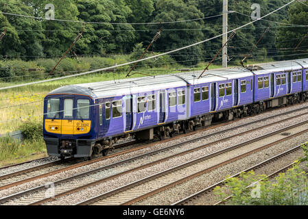 Classe 319 uem Northern Electric Train à Winwick Junction sur la West Coast Main Line. WCML. Banque D'Images