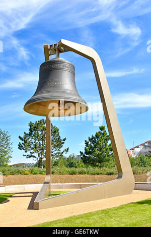 La médaille de bronze olympique de Londres 2012 'Cloche' utilisé dans la cérémonie d'ouverture dans le stade principal et actuellement présentée dans le Queen Elizabeth Olympic Park Stratford UK Banque D'Images