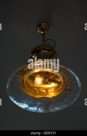 Old fashioned, antique, lampe de plafond nautique. Banque D'Images