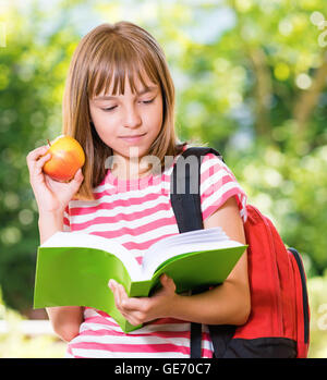 Retour à l'école de fille Banque D'Images