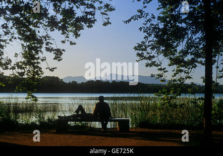 L'étang de Banyoles. Couple. Banyoles. Espagne Banque D'Images