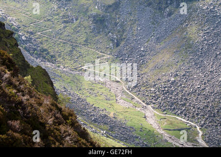 Chemin étroit de marche des mineurs, Glendalough, Wicklow, Irlande Banque D'Images