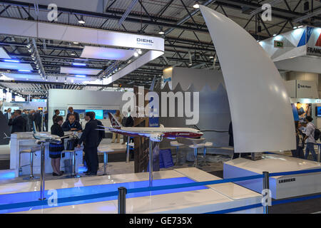 Le stand de la société Boeing. Avion de Boeing 787-8 Modèle du Dreamliner. Banque D'Images