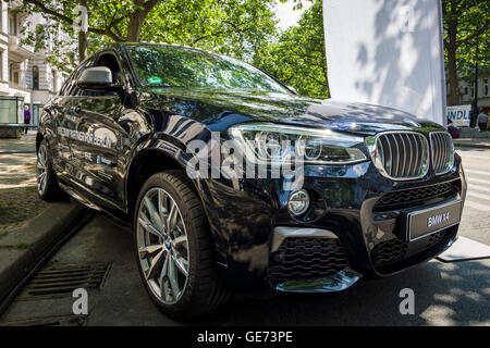 BERLIN - 05 juin 2016 : VUS multisegment de luxe Compact BMW X4. Les Classic Days Berlin 2016. Banque D'Images