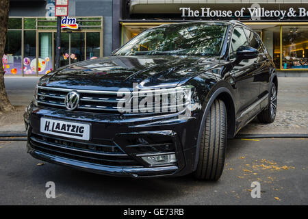 BERLIN - 05 juin 2016 : VUS multisegment Compact Volkswagen Tiguan 2016. Les Classic Days Berlin 2016. Banque D'Images