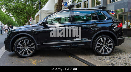 BERLIN - 05 juin 2016 : VUS multisegment Compact Volkswagen Tiguan 2016. Les Classic Days Berlin 2016. Banque D'Images