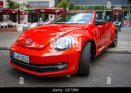 BERLIN - Juin 05, 2016 : voiture compacte Volkswagen Beetle Cabriolet, 2016. Les Classic Days Berlin 2016. Banque D'Images