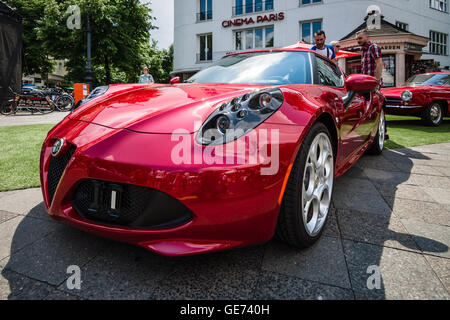 BERLIN - 05 juin, 2016 Voiture de sport : Alfa Romeo 4C (Type 960), depuis 2014. Les Classic Days Berlin 2016. Banque D'Images
