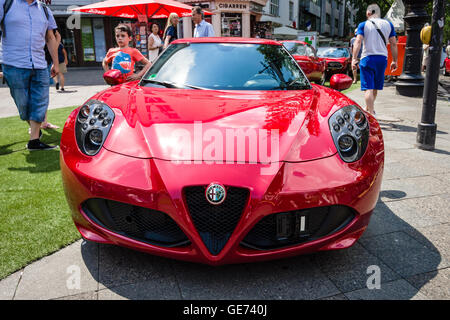 BERLIN - 05 juin, 2016 Voiture de sport : Alfa Romeo 4C (Type 960), depuis 2014. Les Classic Days Berlin 2016. Banque D'Images