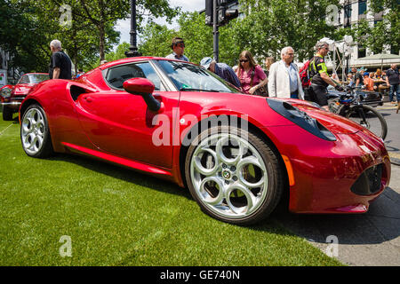 BERLIN - 05 juin, 2016 Voiture de sport : Alfa Romeo 4C (Type 960), depuis 2014. Les Classic Days Berlin 2016. Banque D'Images