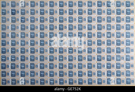 Cartes mémoire micro SD et adaptateurs en boîtes transparentes Banque D'Images