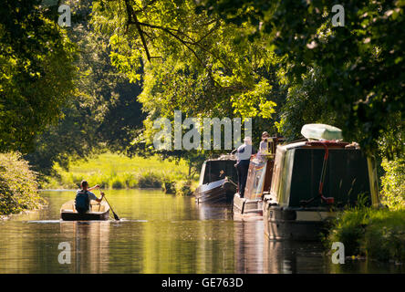 Une scène paisible sur le canal de Llangollen à Ellesmere dans le Shropshire. Banque D'Images