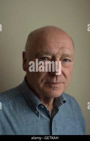 Portrait d'un photographe de presse argus brighton Tony arbre, un homme avec un visage amical et une passion pour la photographie Banque D'Images