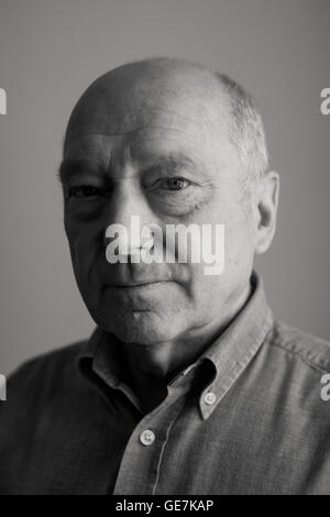 Portrait d'un photographe de presse argus brighton Tony arbre, un homme avec un visage amical et une passion pour la photographie Banque D'Images