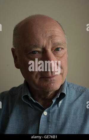 Portrait d'un photographe de presse argus brighton Tony arbre, un homme avec un visage amical et une passion pour la photographie Banque D'Images