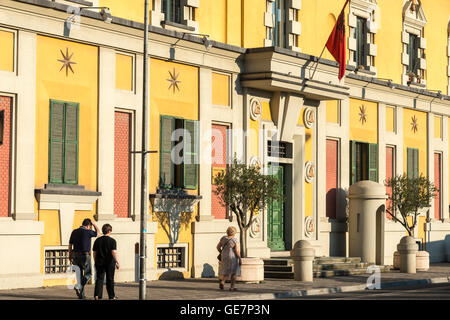 Gouvernement Ministère des bâtiments sur la place Skanderbeg, Tirana, Albanie, Banque D'Images