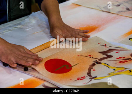 Techniques de fabrication de papier à Gokayama, Japon Banque D'Images