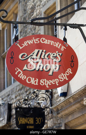 Lewis Carroll, Alice's shop sign in Oxford UK Banque D'Images