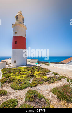 Une vue de la Trinity phare à Europa Point, à Gibraltar, et la mer Méditerranée Banque D'Images