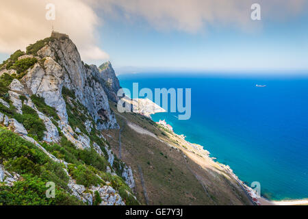 Vue sur le rocher de Gibraltar à partir de la partie supérieure du Rocher Banque D'Images