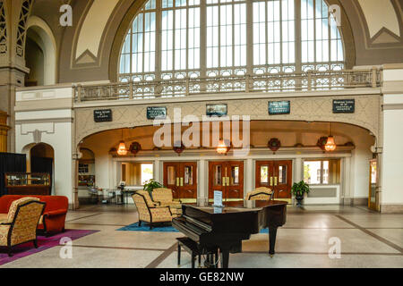 Bel intérieur du lobby de l'historique Hôtel Chattanooga Choo Choo dans TN, nommé d'après la célèbre chanson de Glenn Miller Banque D'Images