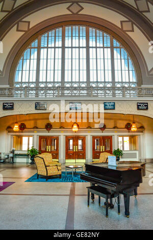 Bel intérieur du lobby de l'historique Hôtel Chattanooga Choo Choo dans TN, nommé d'après la célèbre chanson de Glenn Miller Banque D'Images