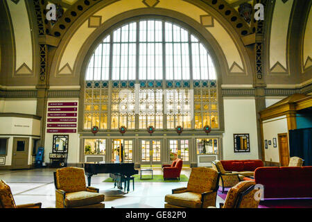 Bel intérieur du lobby de l'historique Hôtel Chattanooga Choo Choo dans TN, nommé d'après la célèbre chanson de Glenn Miller Banque D'Images