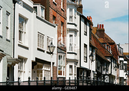 Maisons anciennes à Hastings High Street, East Sussex, UK Banque D'Images