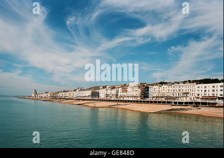 St Leonards et Hastings, Sussex UK, front de mer de Hastings pier, en juillet Banque D'Images