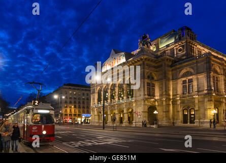 Wien, Vienne : opéra d'état, Opernring, tramway, l'Autriche, Wien, 01. Banque D'Images