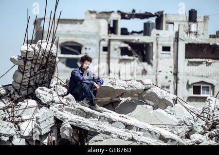 L'idole est un drame palestinien 2015 film réalisé par Hany Abu-Assad. Il a été indiqué dans les exposés spéciaux de la section 2015 du Toronto International Film Festival. Cette photo est pour un usage éditorial uniquement et est l'auteur de la société film et/ou le photographe attribué par le film ou la société de production et ne peut être reproduite que par des publications dans le cadre de la promotion du film ci-dessus. Un crédit obligatoire pour l'entreprise de film est nécessaire. Le photographe devrait également être portés lorsqu'il est connu. Banque D'Images