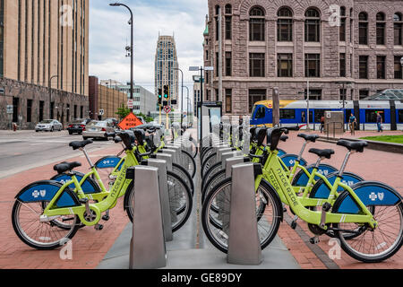 Belle Balade Minneapolis - Centre du gouvernement - Station Vélo partagé Banque D'Images