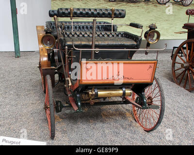 1893 Peugeot Phaetonnet type 8, une voiture vintage 3cv 1282cc avec une vitesse de pointe de 20 km/h, faisant partie d'une collection historique. Banque D'Images