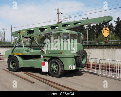 1960 Camion grue Routiere Griffet, Cité du train photo 2 Banque D'Images