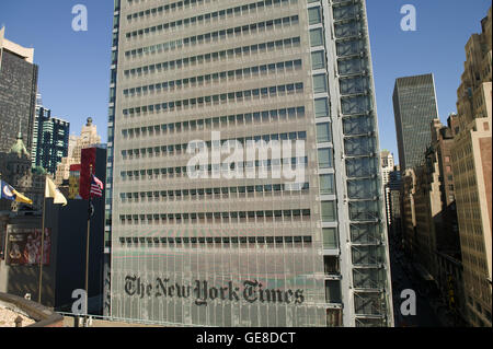 Vue de côté ouest du New York Times depuis le toit de l'immeuble du siège de l'Autorité portuaire de la gare routière du Ne Banque D'Images