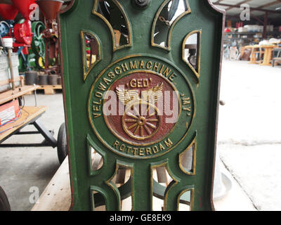 Le Velowaschmachine, situé dans le Museum voor nostalgie en Techniek à Rotterdam, est un lave-linge vintage du début du XXe siècle. Il met en valeur les avancées technologiques dans les appareils ménagers de cette époque. Banque D'Images