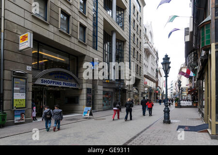 L'une des principales rues de Budapest, la rue Váci,(Váci utca) à Budapest, Hongrie Banque D'Images