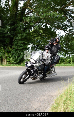 Oxton, Dorset, UK. 24 juillet, 2016. Les concurrents de toutes les normes la concurrence dans l'éprouvante course triathlon,nager,2.4m 112m,vélo et 26.2m de course. Départ et arrivée à l'Holme pierrepont,national centre de sports nautiques. Crédit : Ian Francis/Alamy Live News Banque D'Images